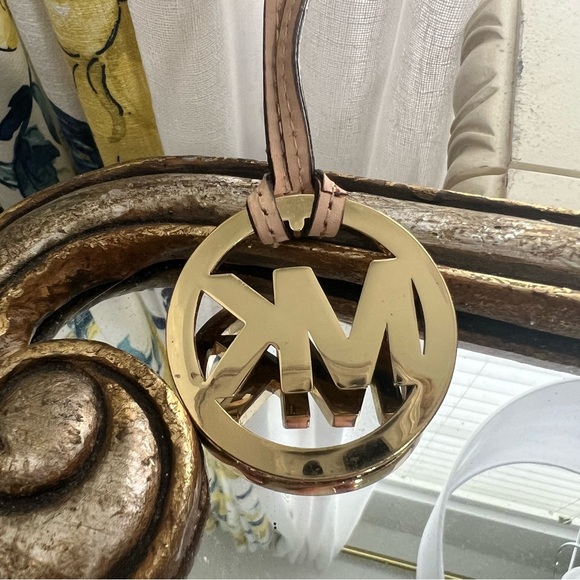 Michael Kors Gold Keychain Purse Charm MK LOGO - Picture 6 of 8